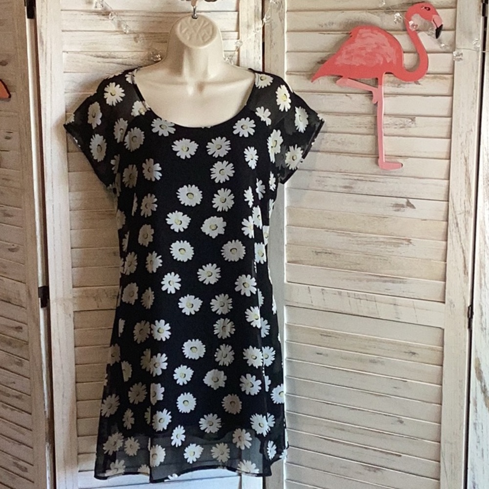 Lucca Couture Daisy Print Short Sleeve Dress